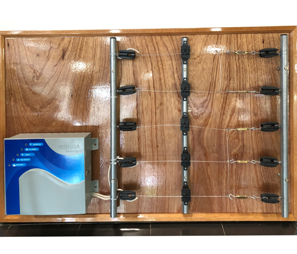 YONUSA PAKEY10000127AF - Paquete de ENERGIZADOR de alta frecuencia ANTIPLANTAS 10 000V / Postes de paso / Postes esquina / Bobina de alambre / Cable bujia / Bateria